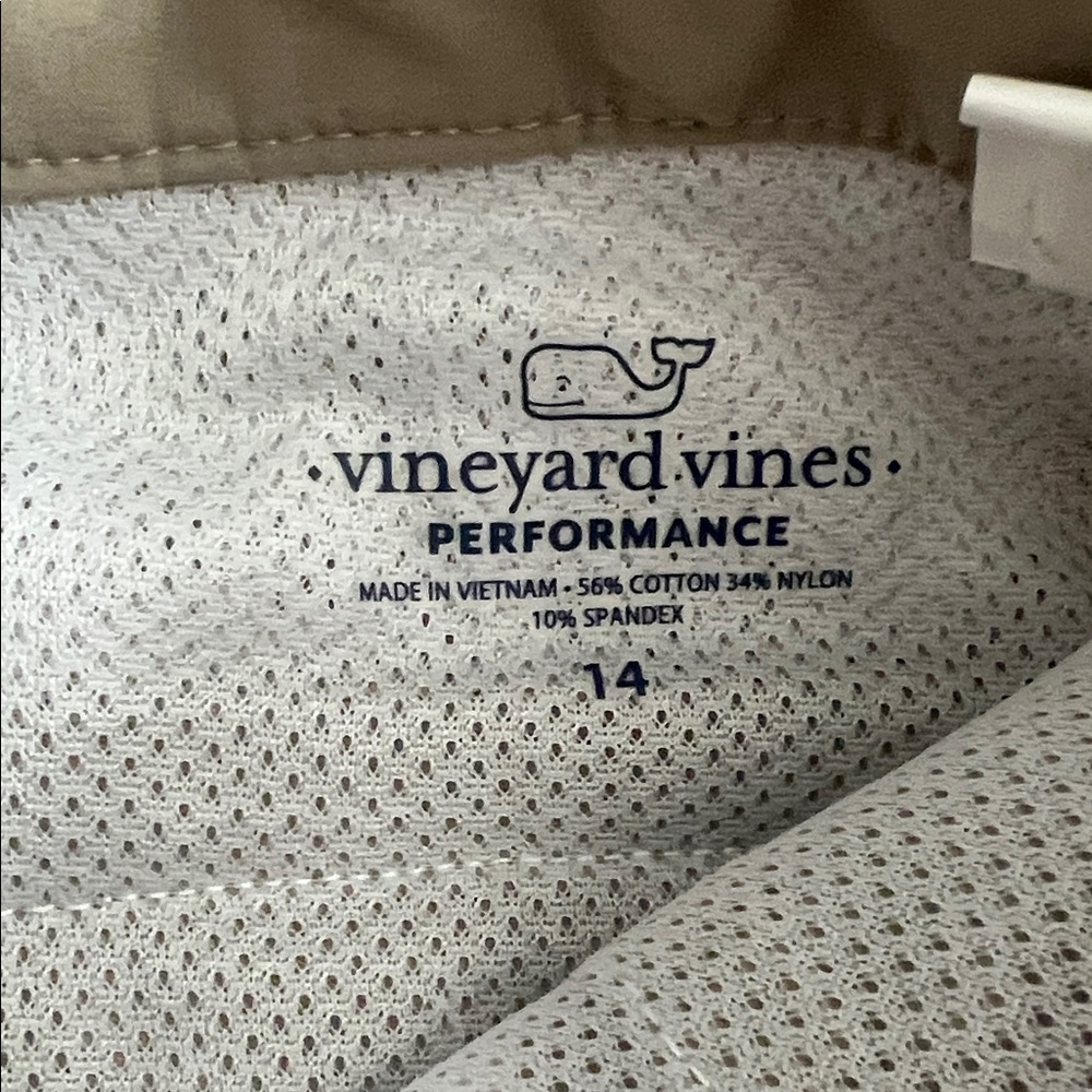 Boys‎ vineyard vines Tan Shorts - Picture 2 of 6